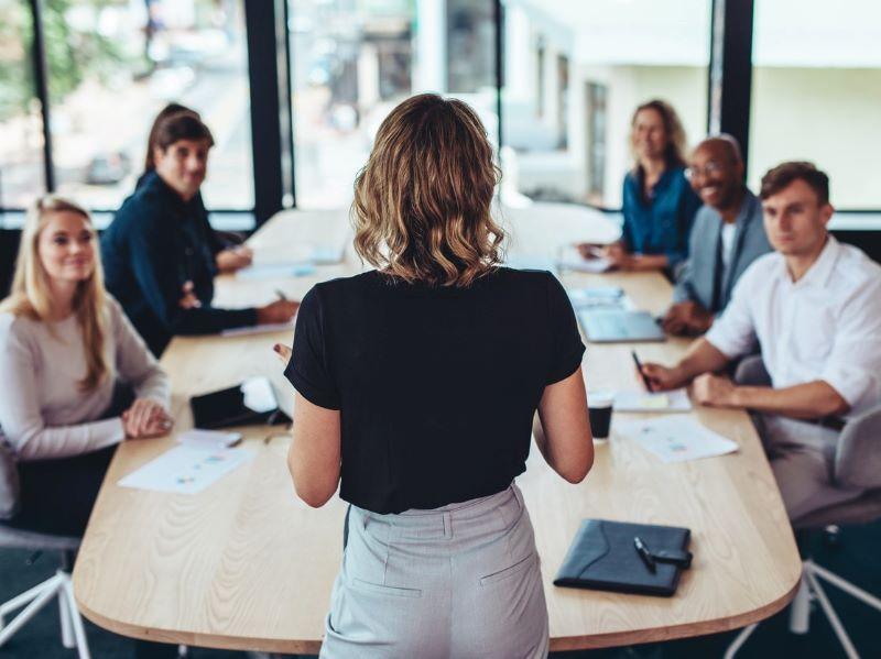 Image of a mamager talking to her team